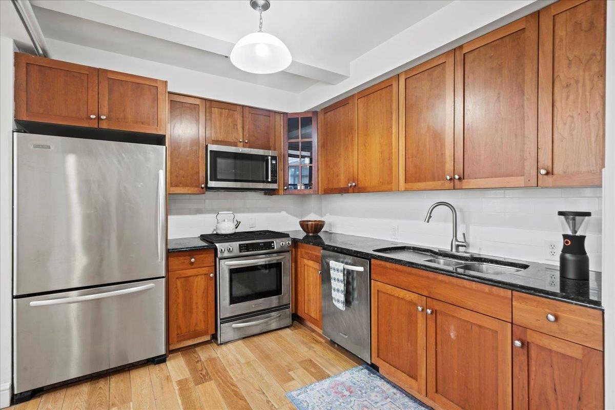 300 COMMUNIPAW AVE Unit: 150