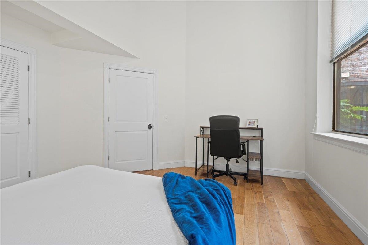 300 COMMUNIPAW AVE Unit: 150