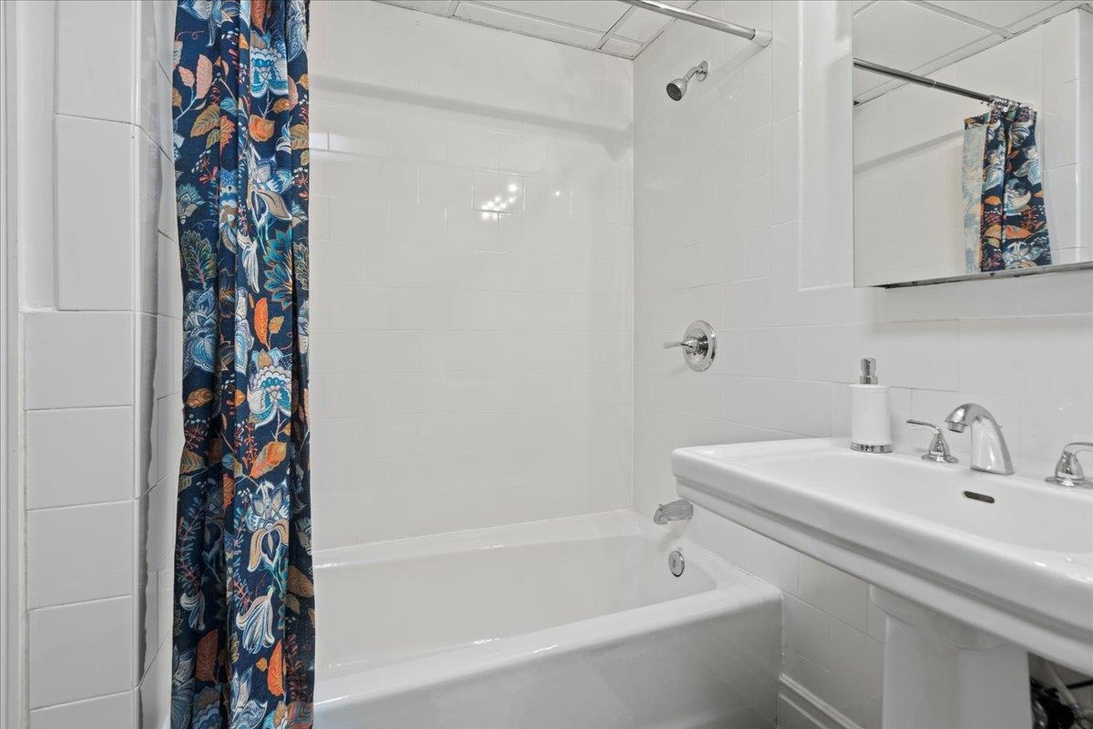 300 COMMUNIPAW AVE Unit: 150