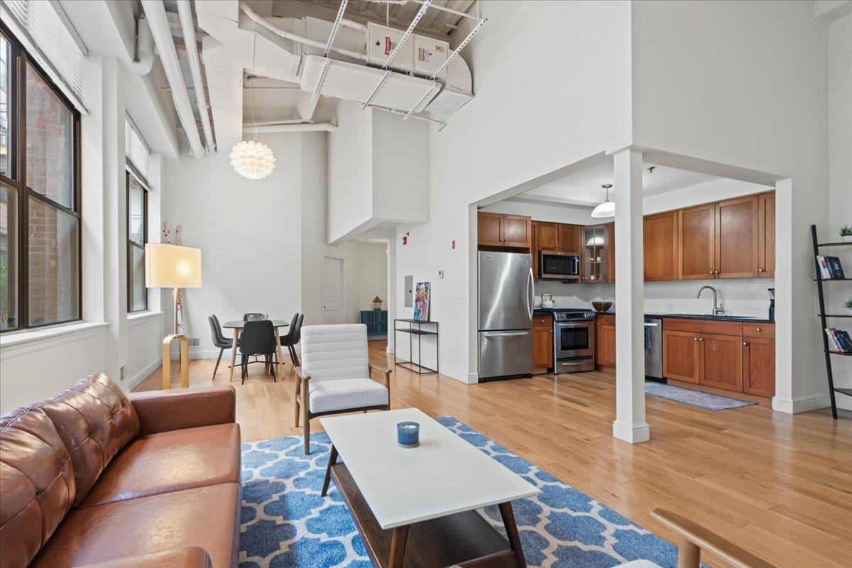300 COMMUNIPAW AVE Unit: 150