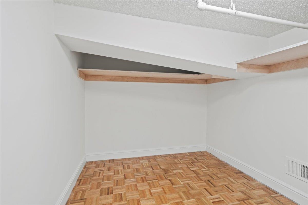 300 COMMUNIPAW AVE Unit: 150