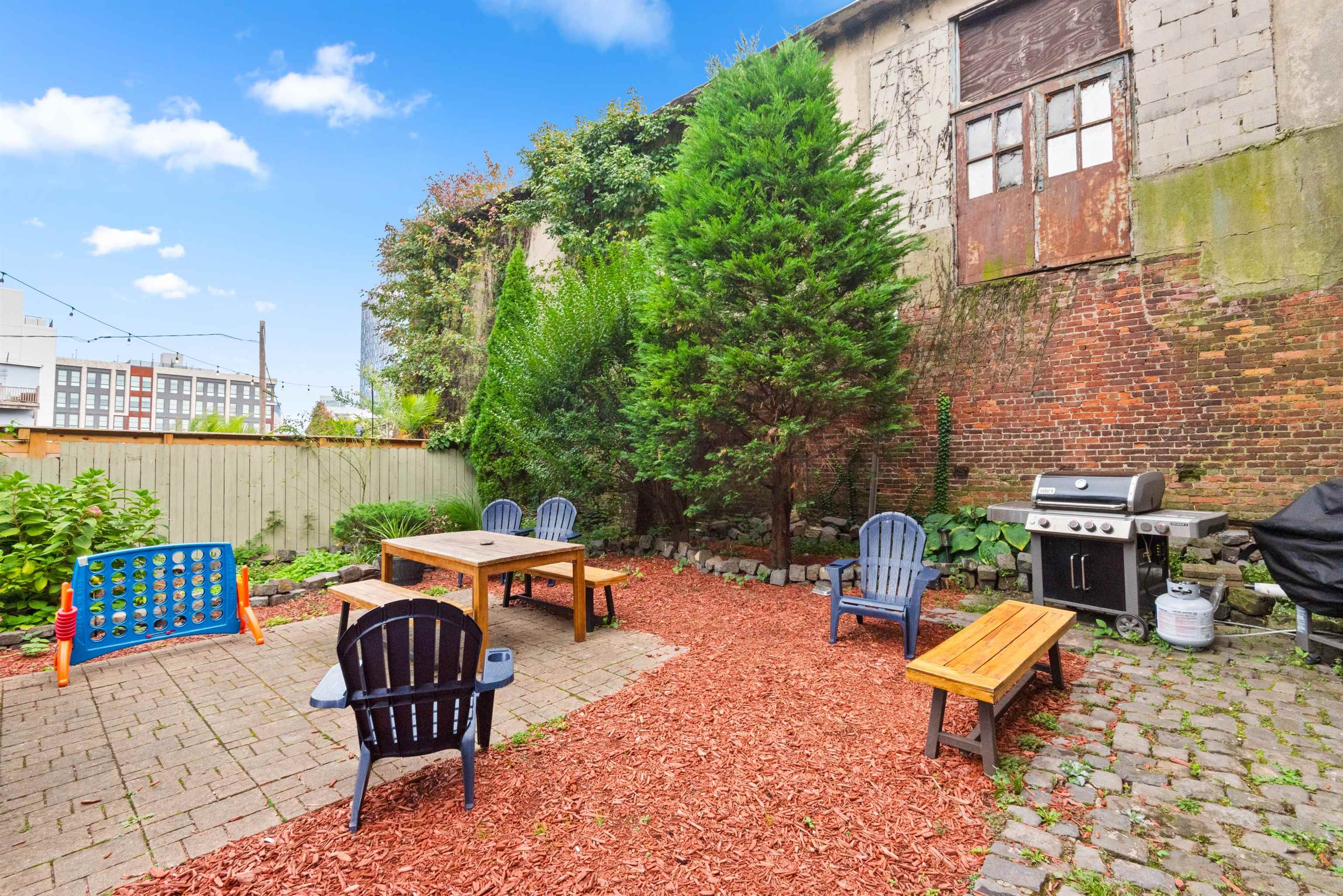 300 COMMUNIPAW AVE Unit: 150