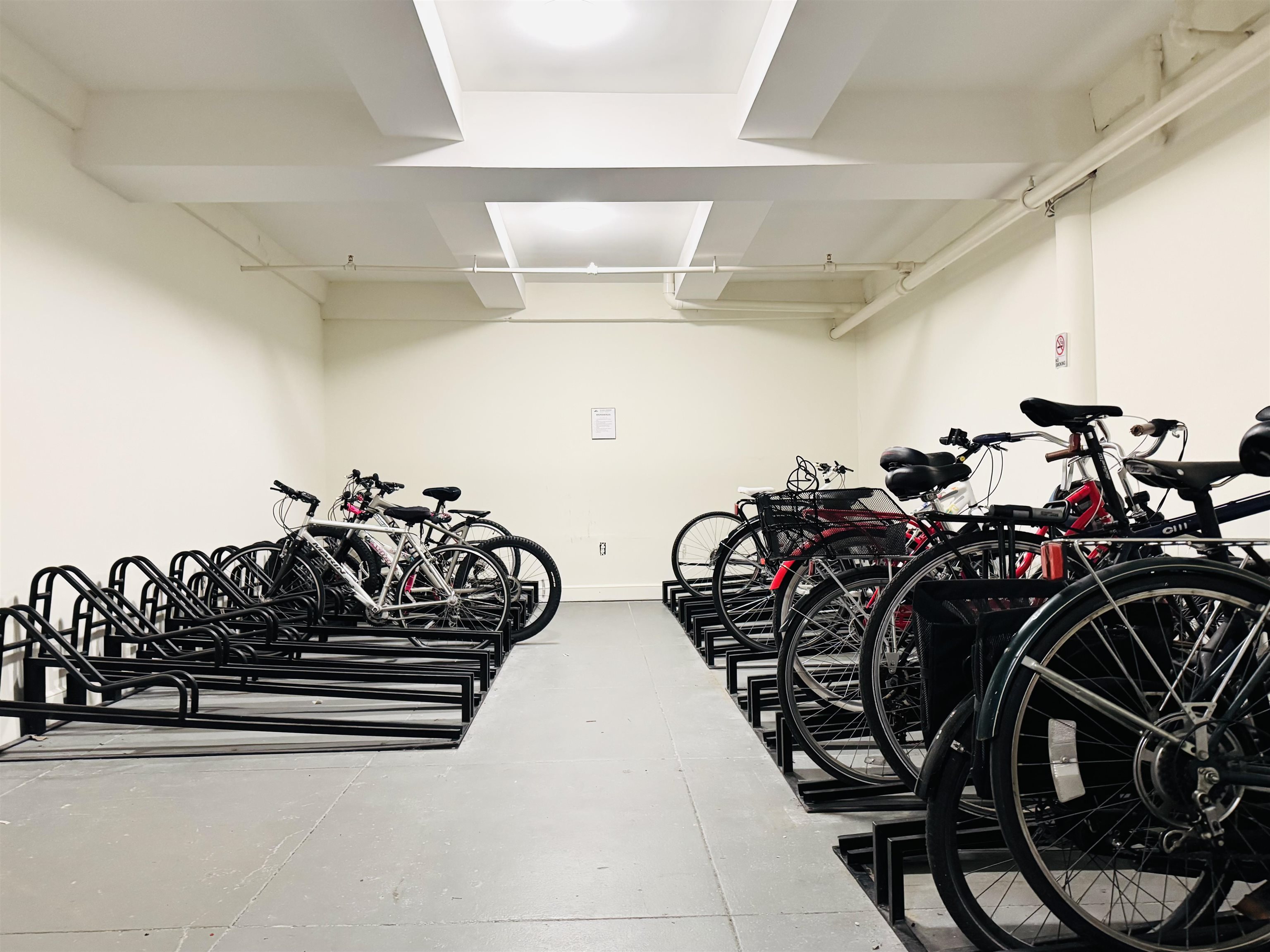 300 COMMUNIPAW AVE Unit: 150