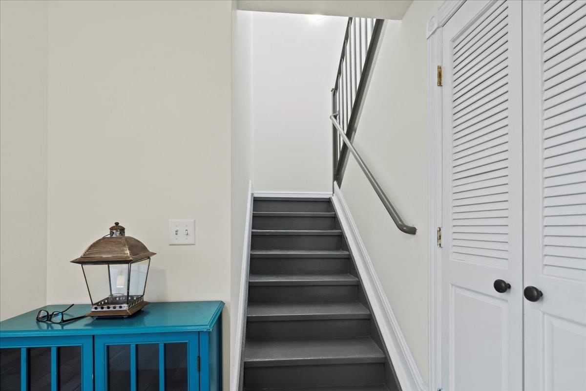 300 COMMUNIPAW AVE Unit: 150