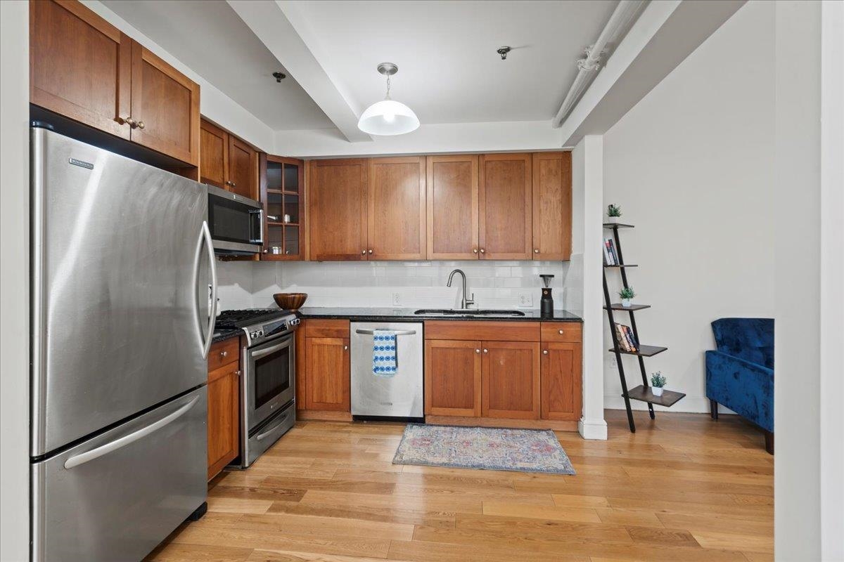 300 COMMUNIPAW AVE Unit: 150