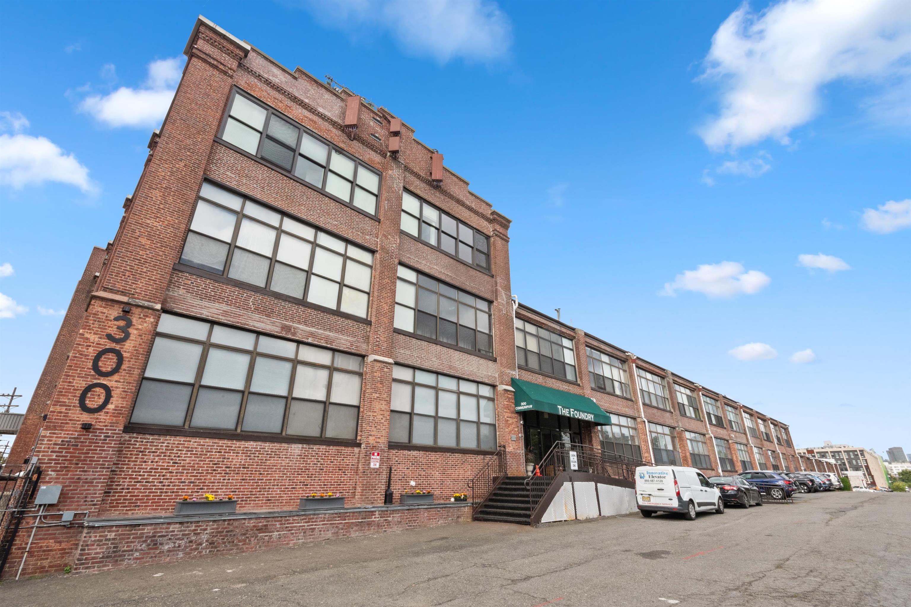 300 COMMUNIPAW AVE Unit: 150