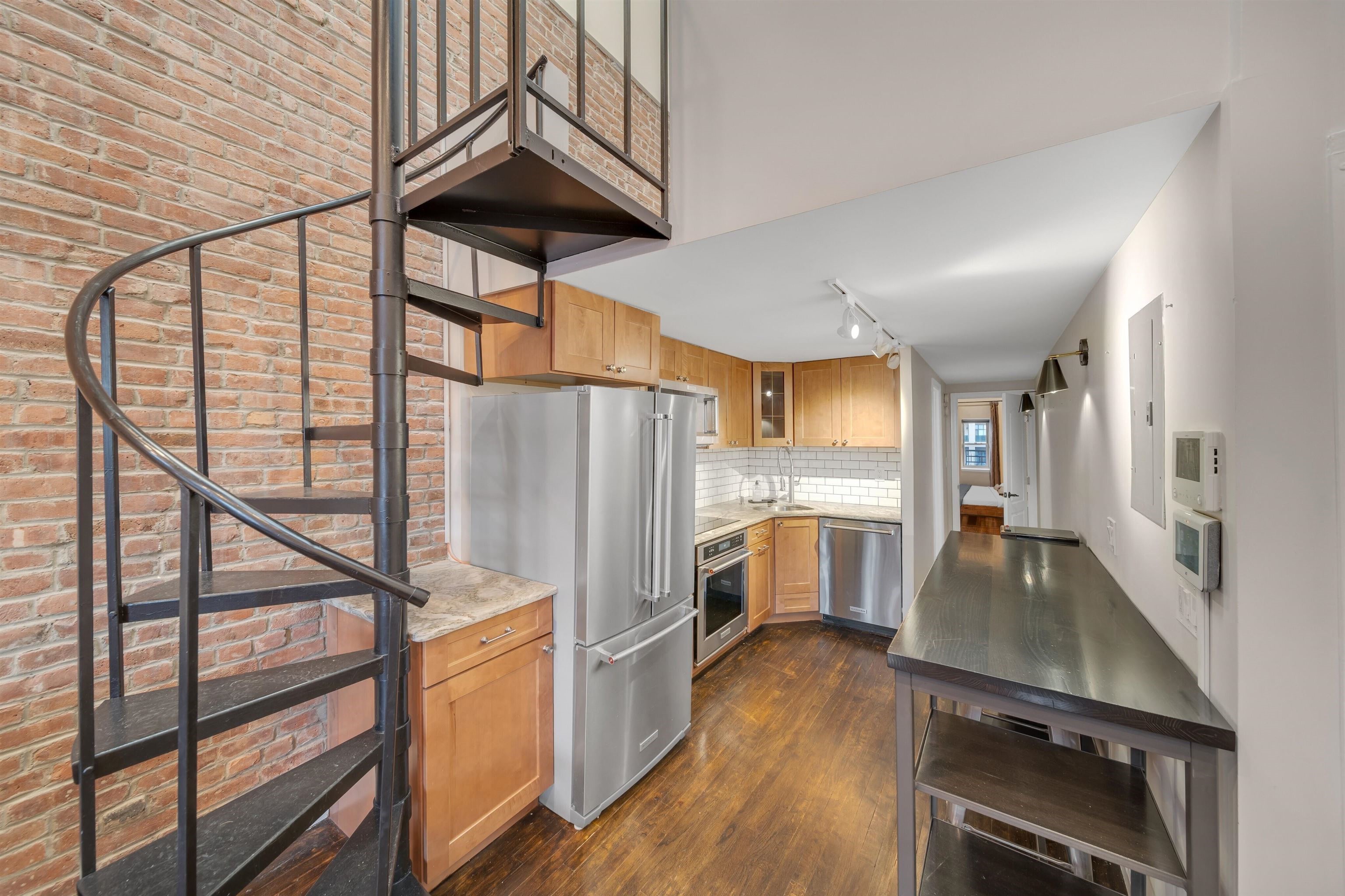 214 9TH ST Unit: 4A