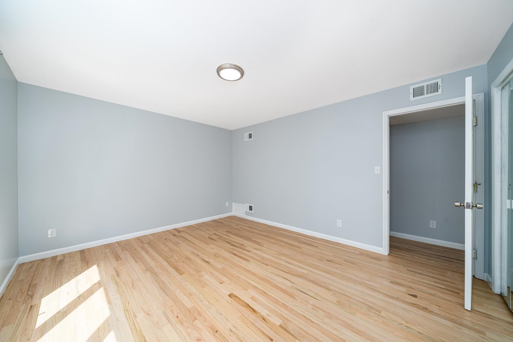 352 OGDEN AVE Unit: 2