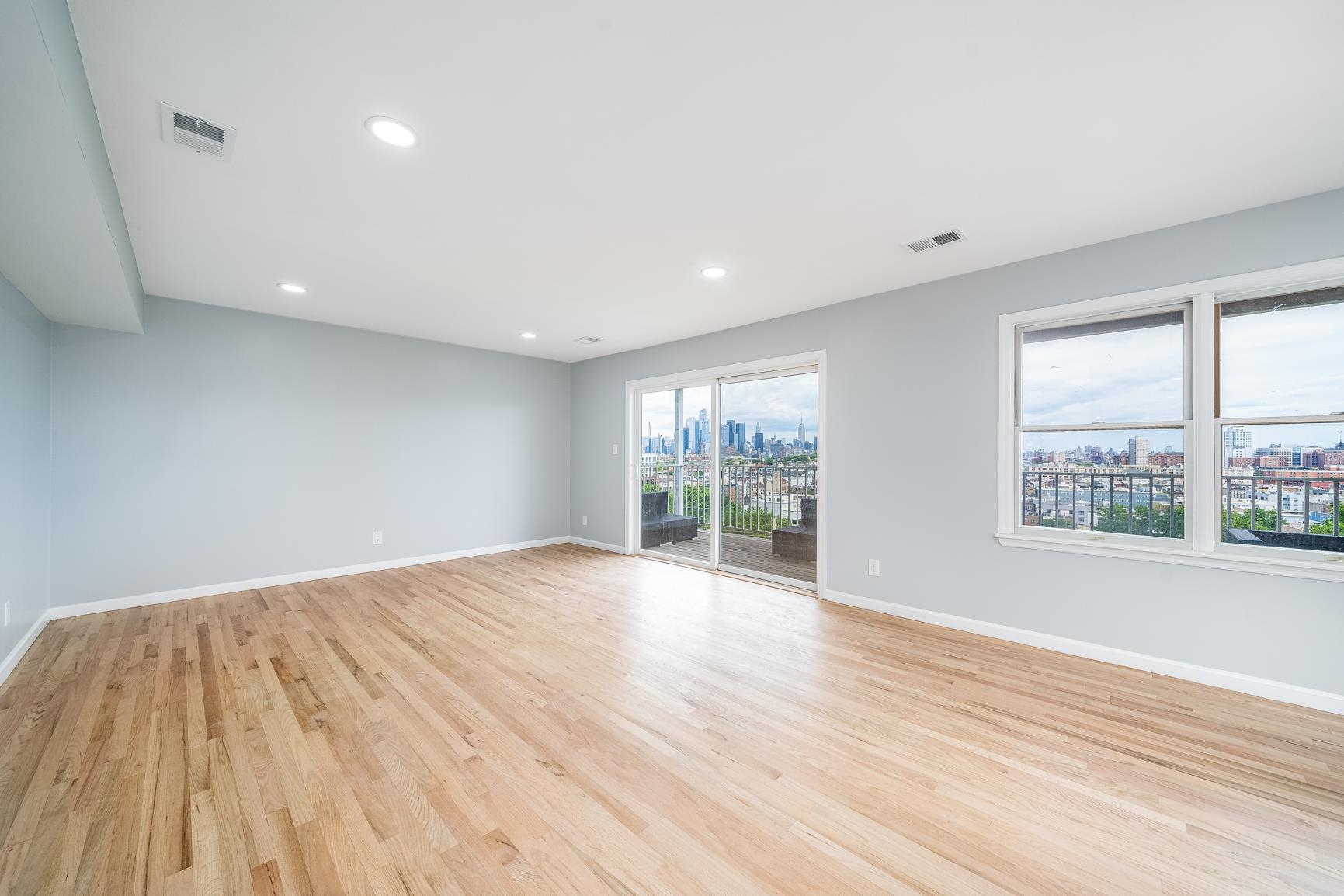 352 OGDEN AVE Unit: 2