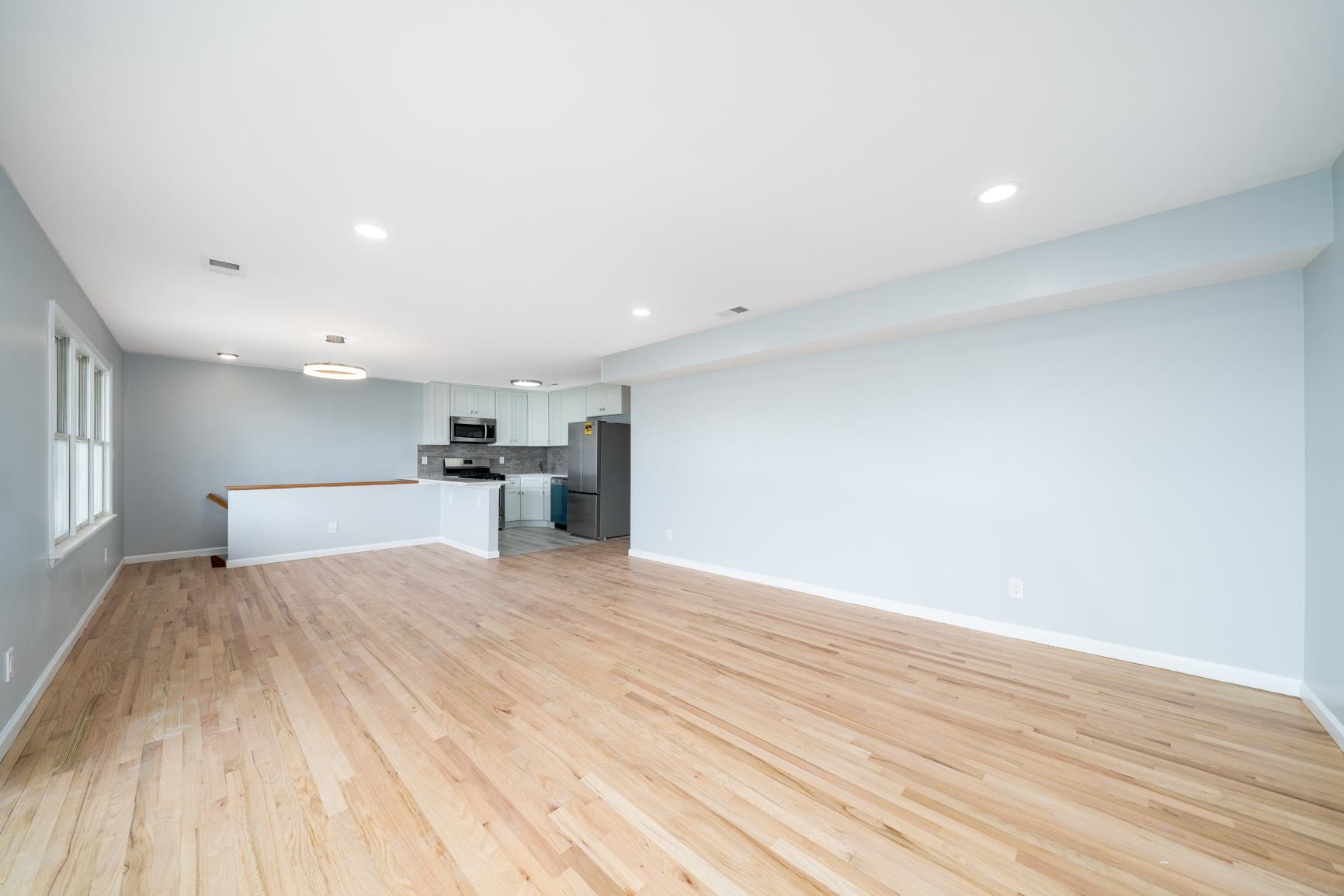 352 OGDEN AVE Unit: 2