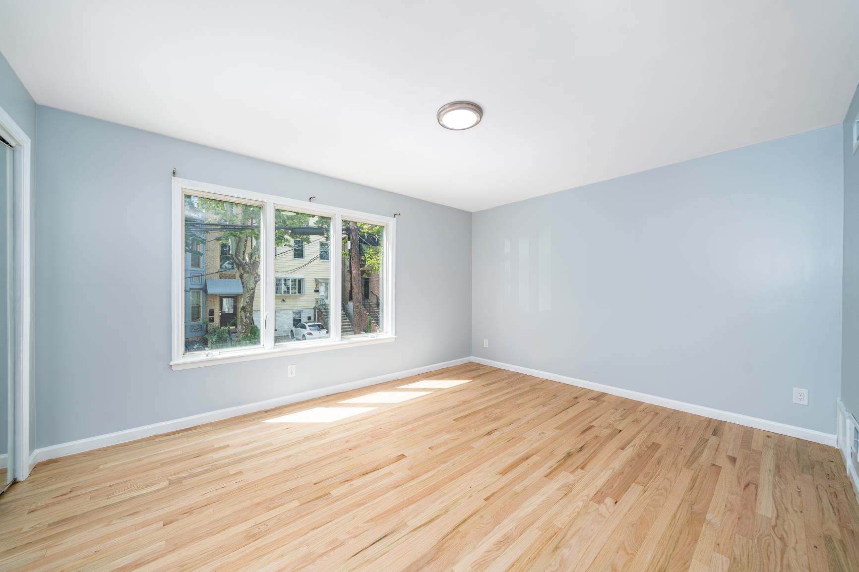 352 OGDEN AVE Unit: 2