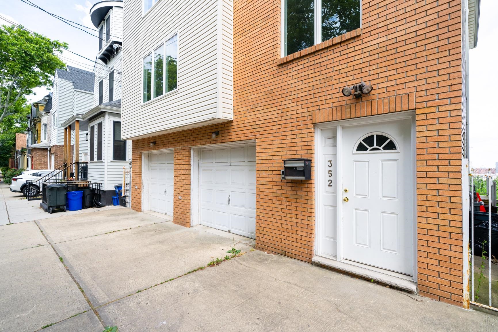 352 OGDEN AVE Unit: 2
