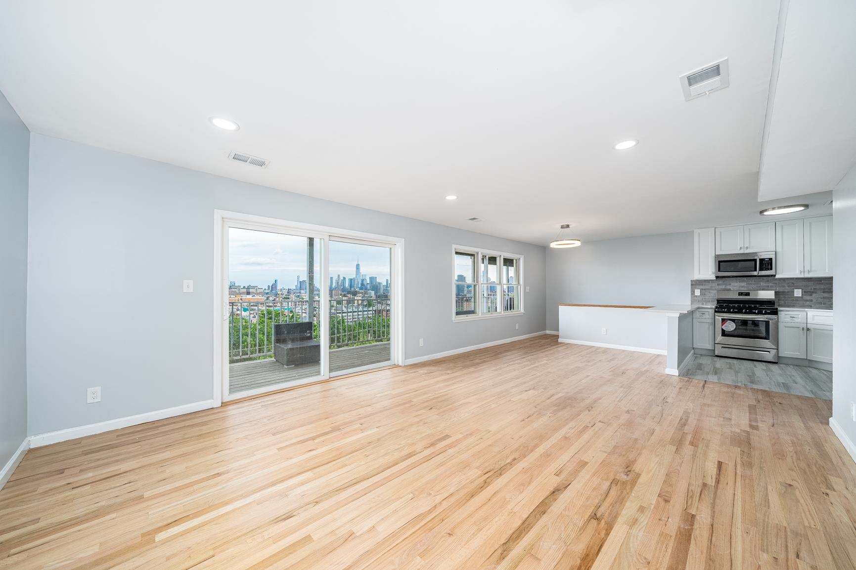 352 OGDEN AVE Unit: 2