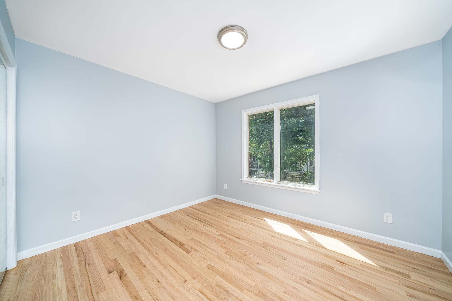 352 OGDEN AVE Unit: 2