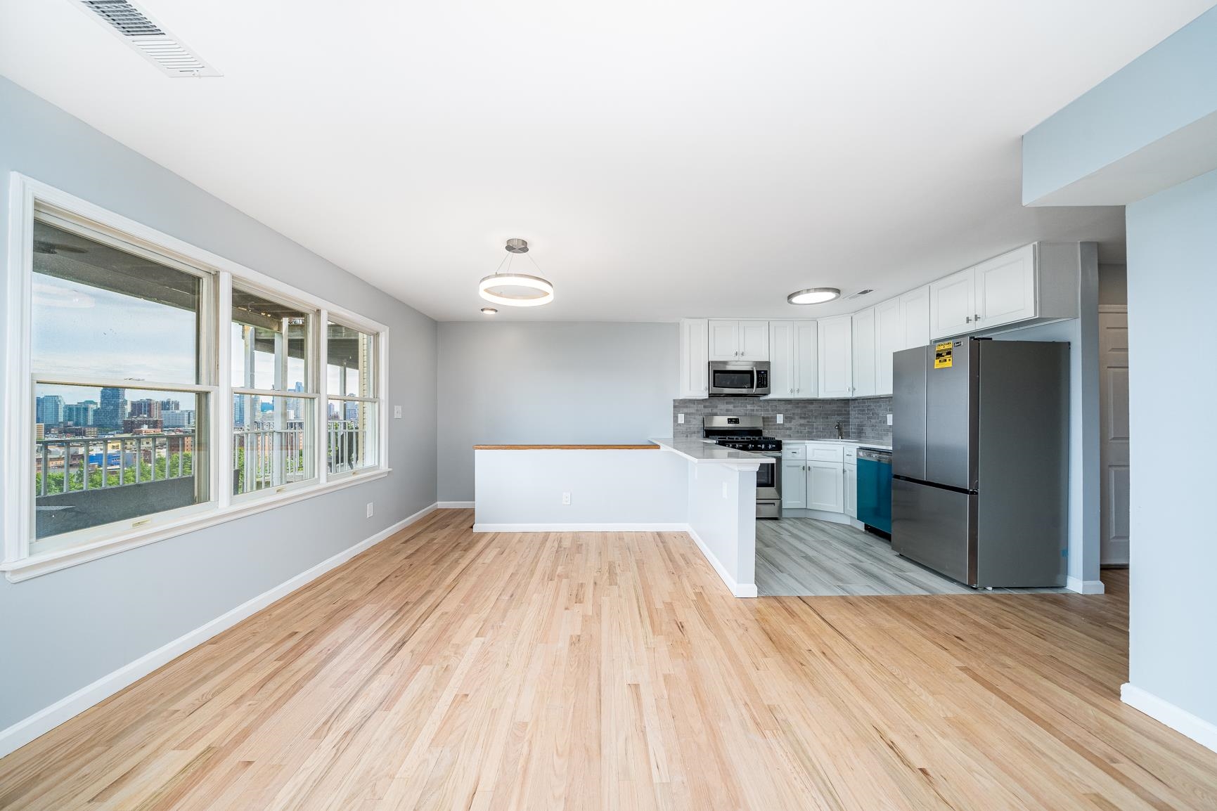 352 OGDEN AVE Unit: 2