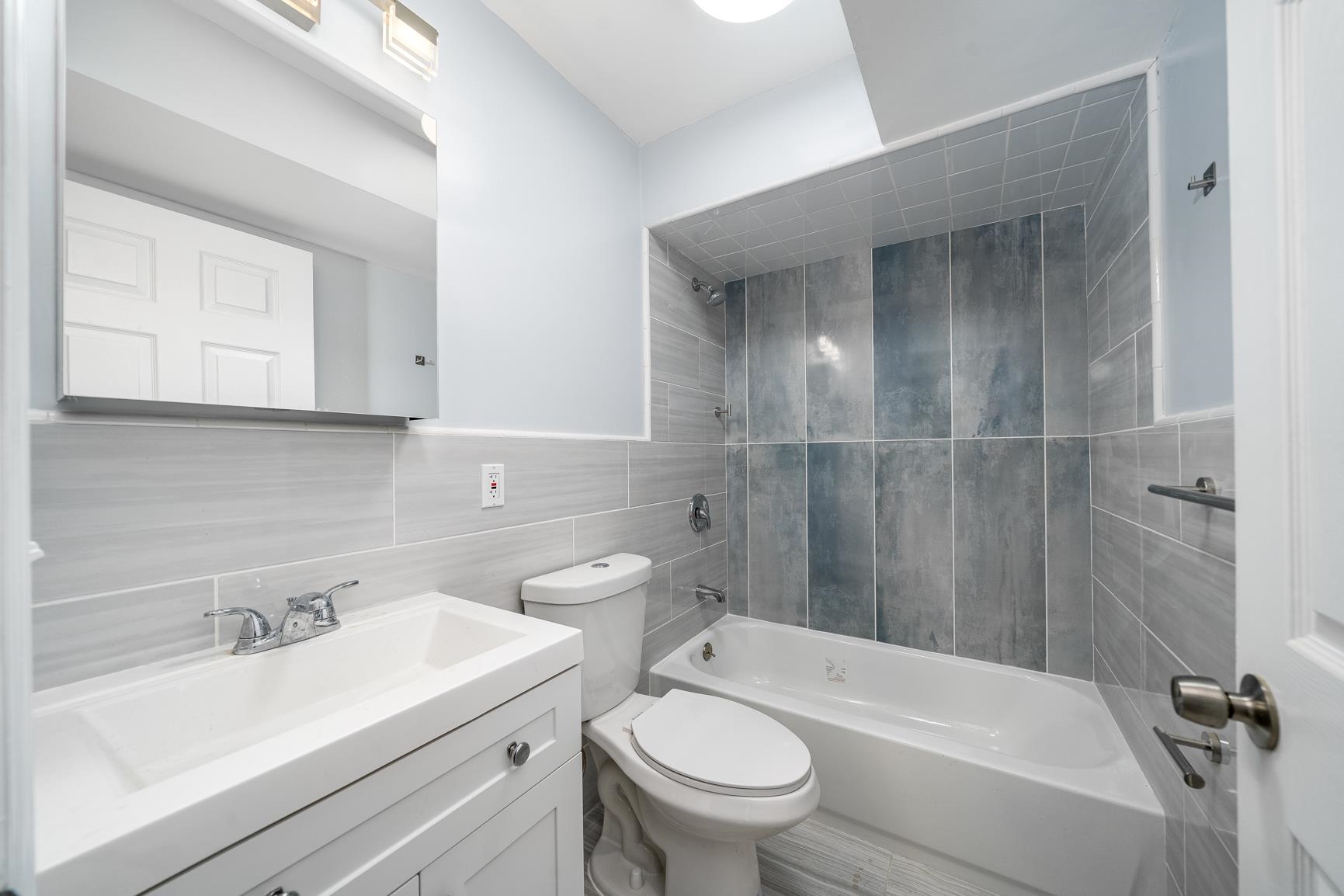 352 OGDEN AVE Unit: 2