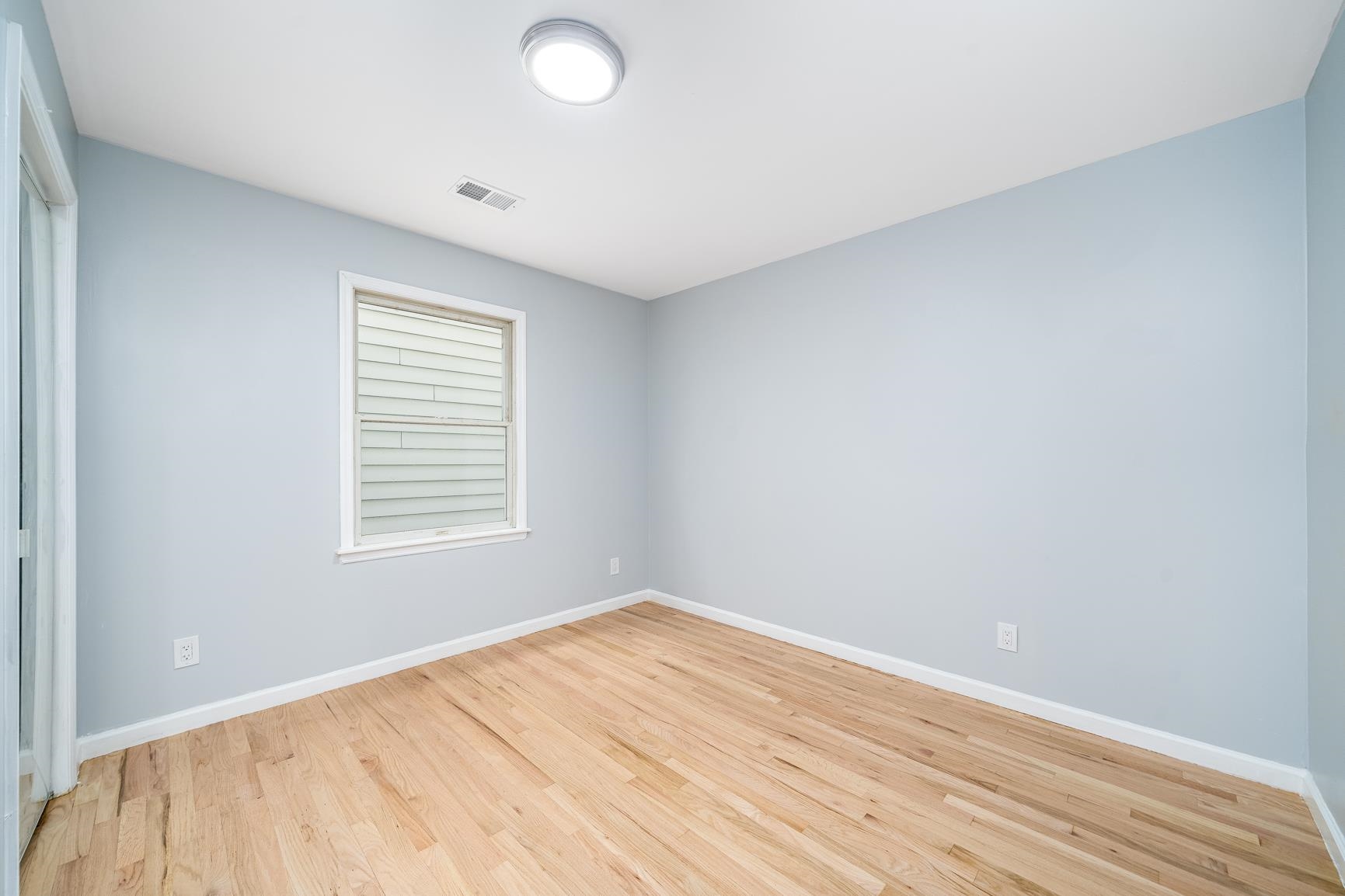 352 OGDEN AVE Unit: 2