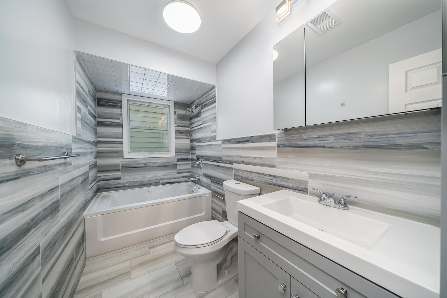 352 OGDEN AVE Unit: 2