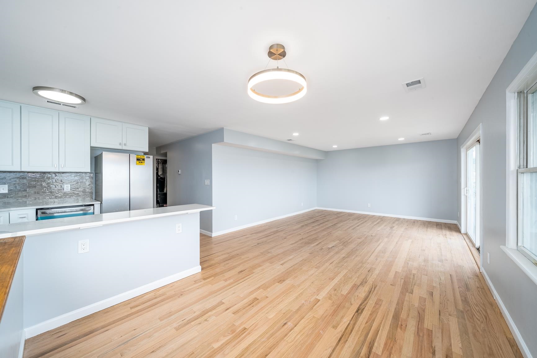 352 OGDEN AVE Unit: 2
