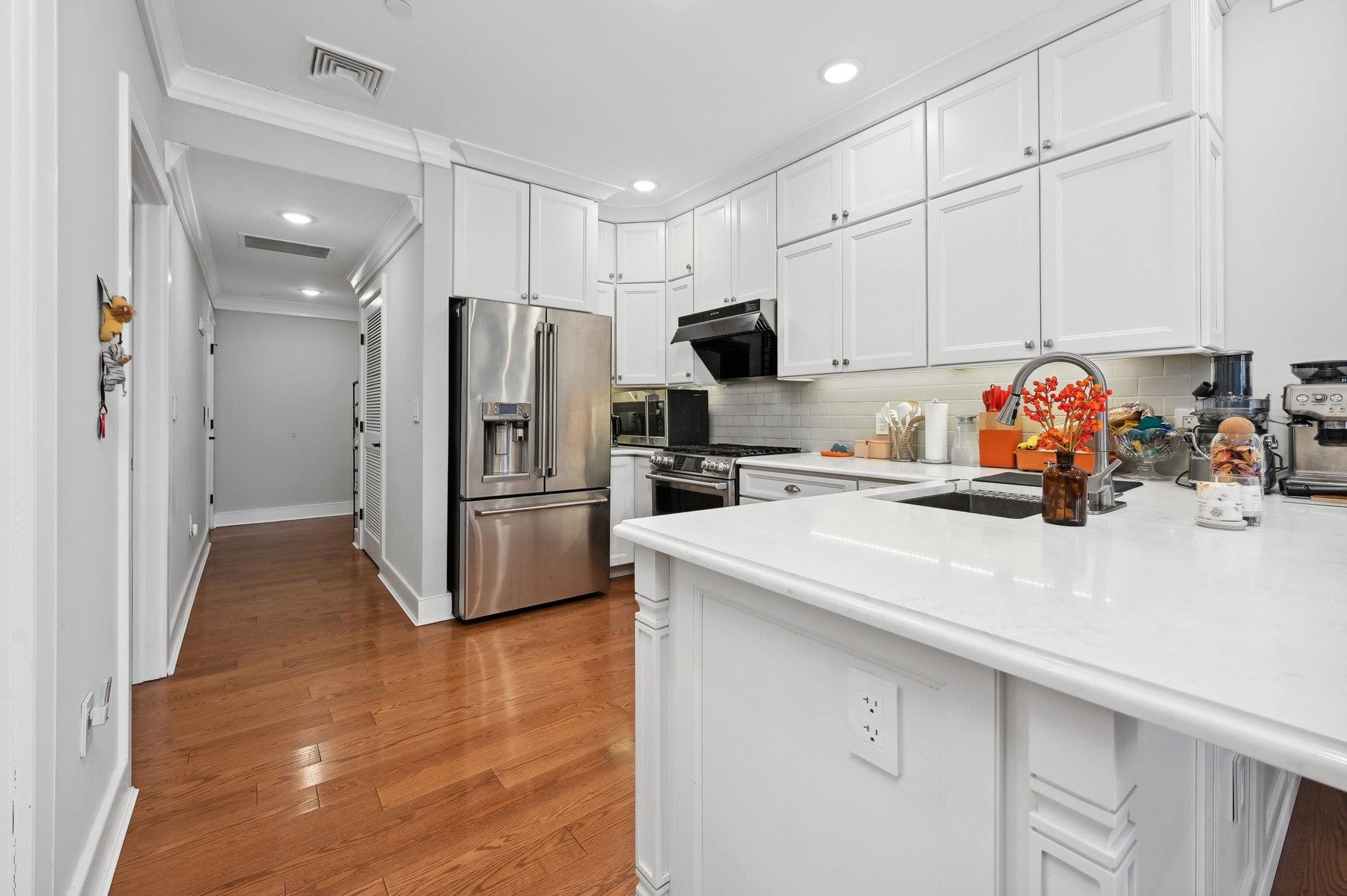 28 BRIGHT ST Unit: 301