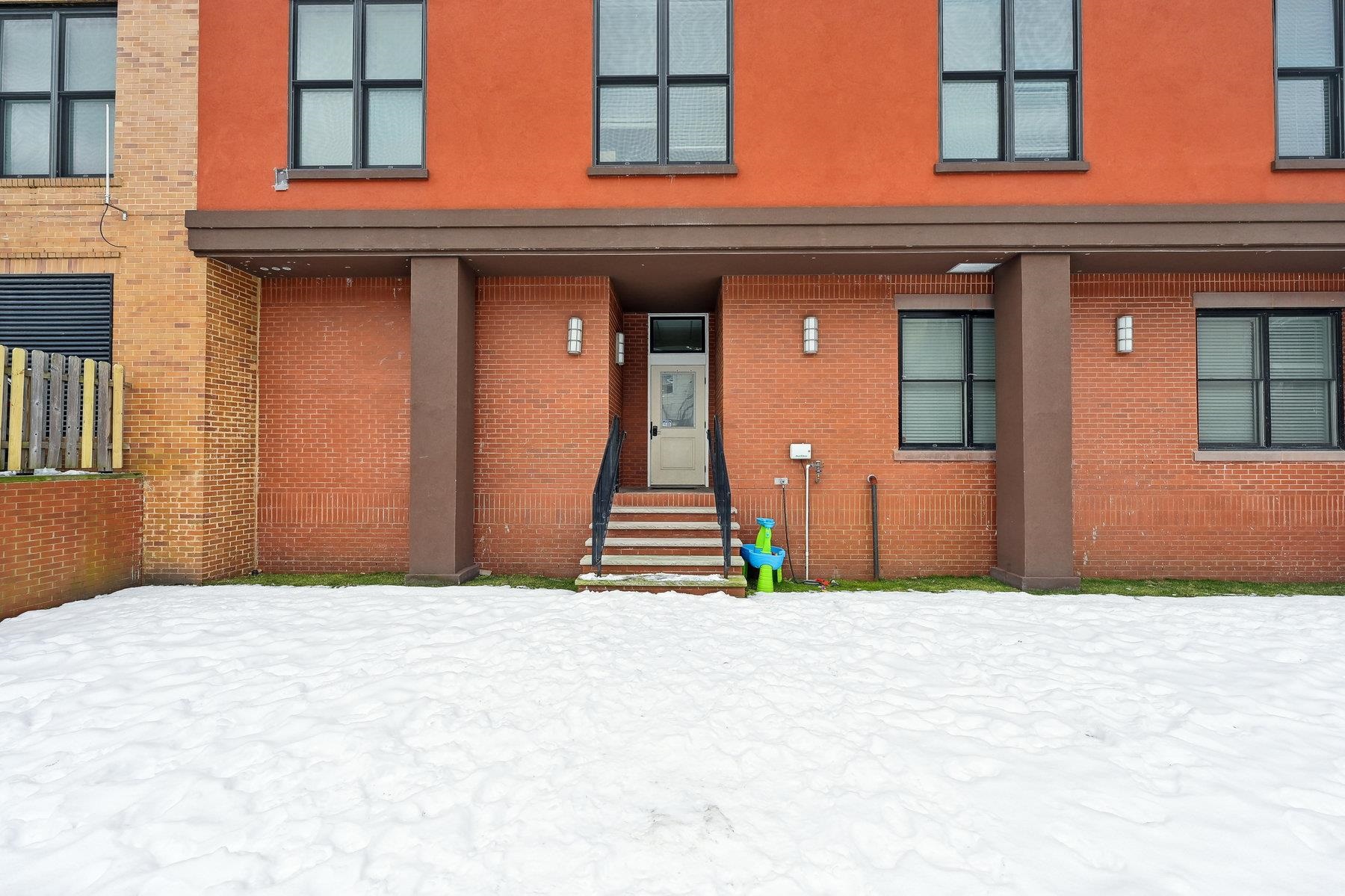 28 BRIGHT ST Unit: 301