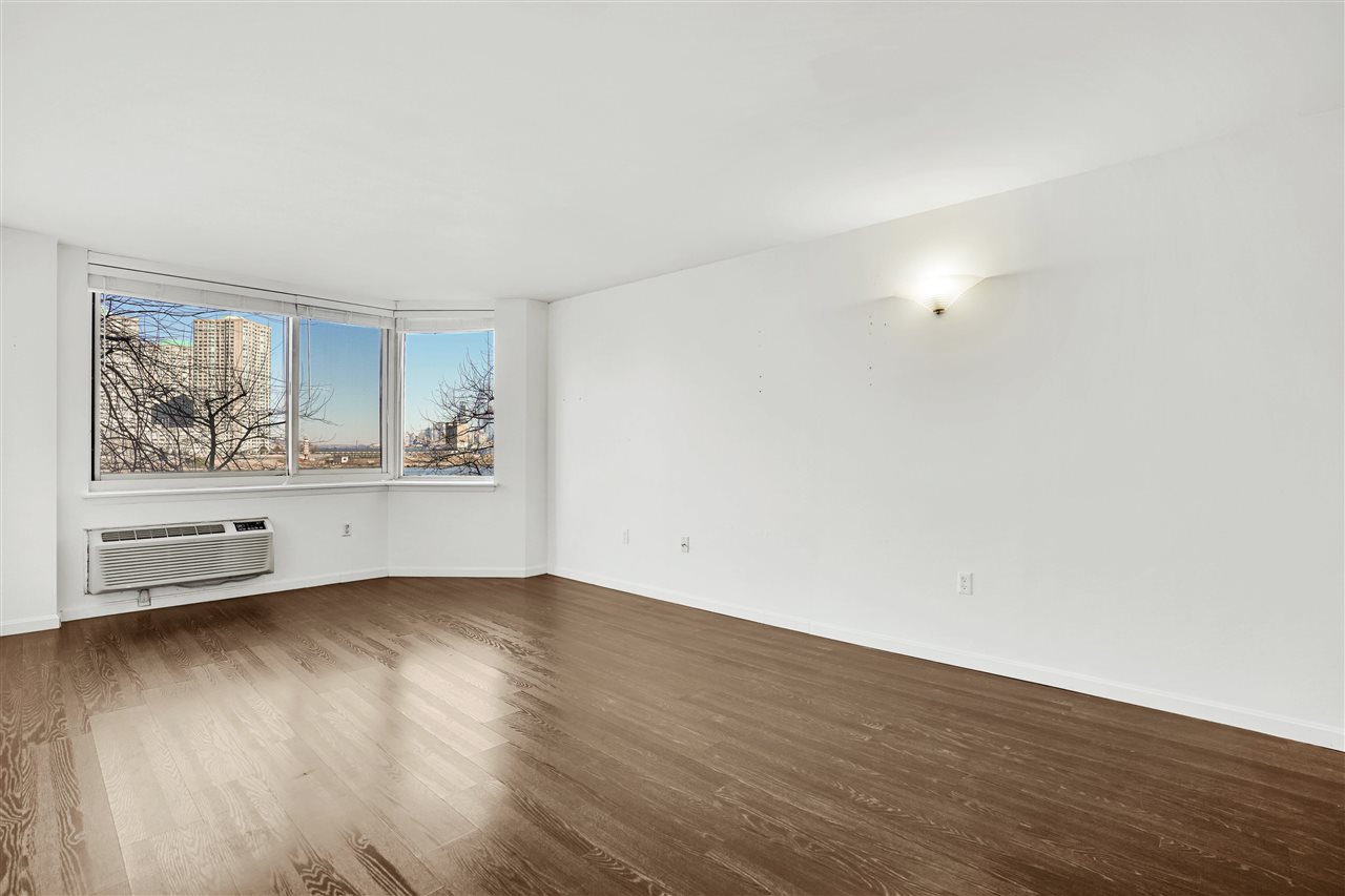 20 2ND ST Unit: 207