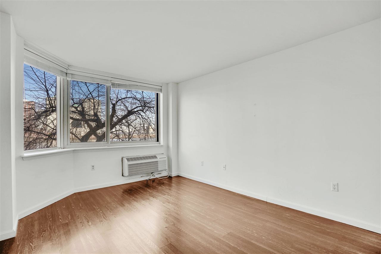 20 2ND ST Unit: 207