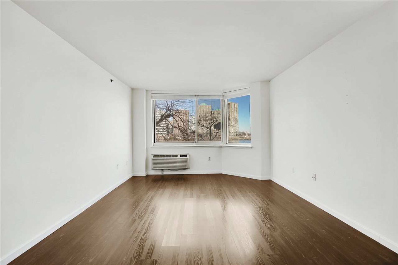 20 2ND ST Unit: 207