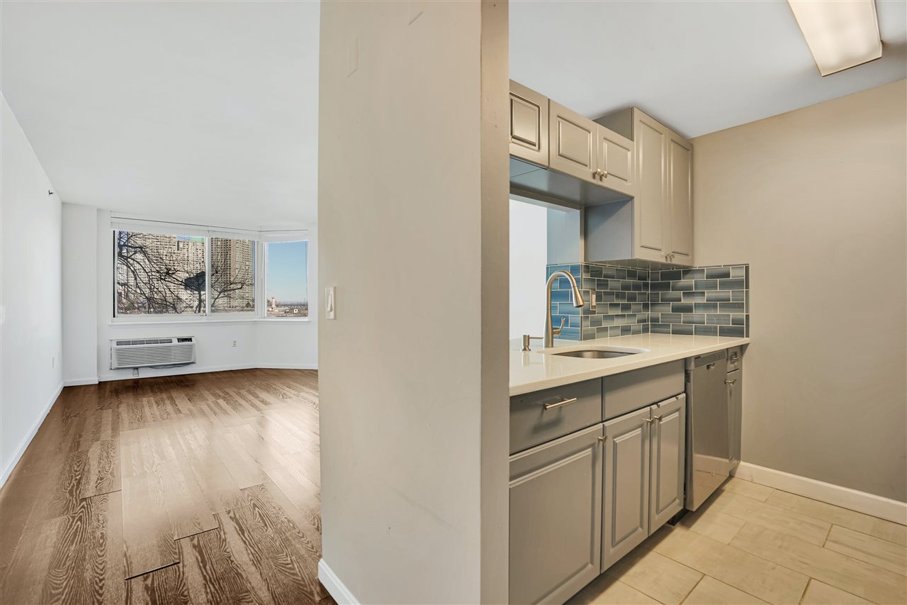 20 2ND ST Unit: 207