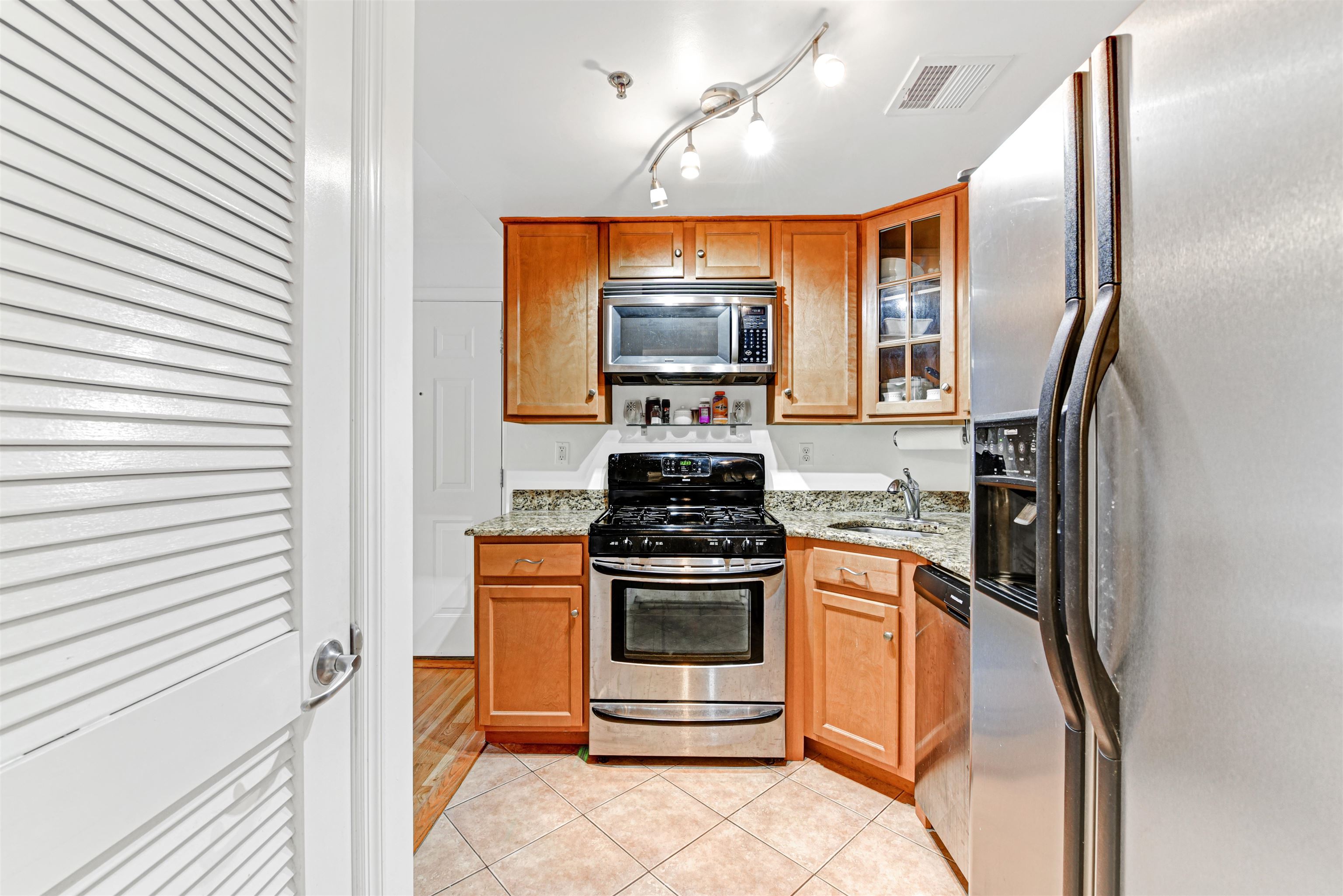 407 MONROE ST Unit: 2C