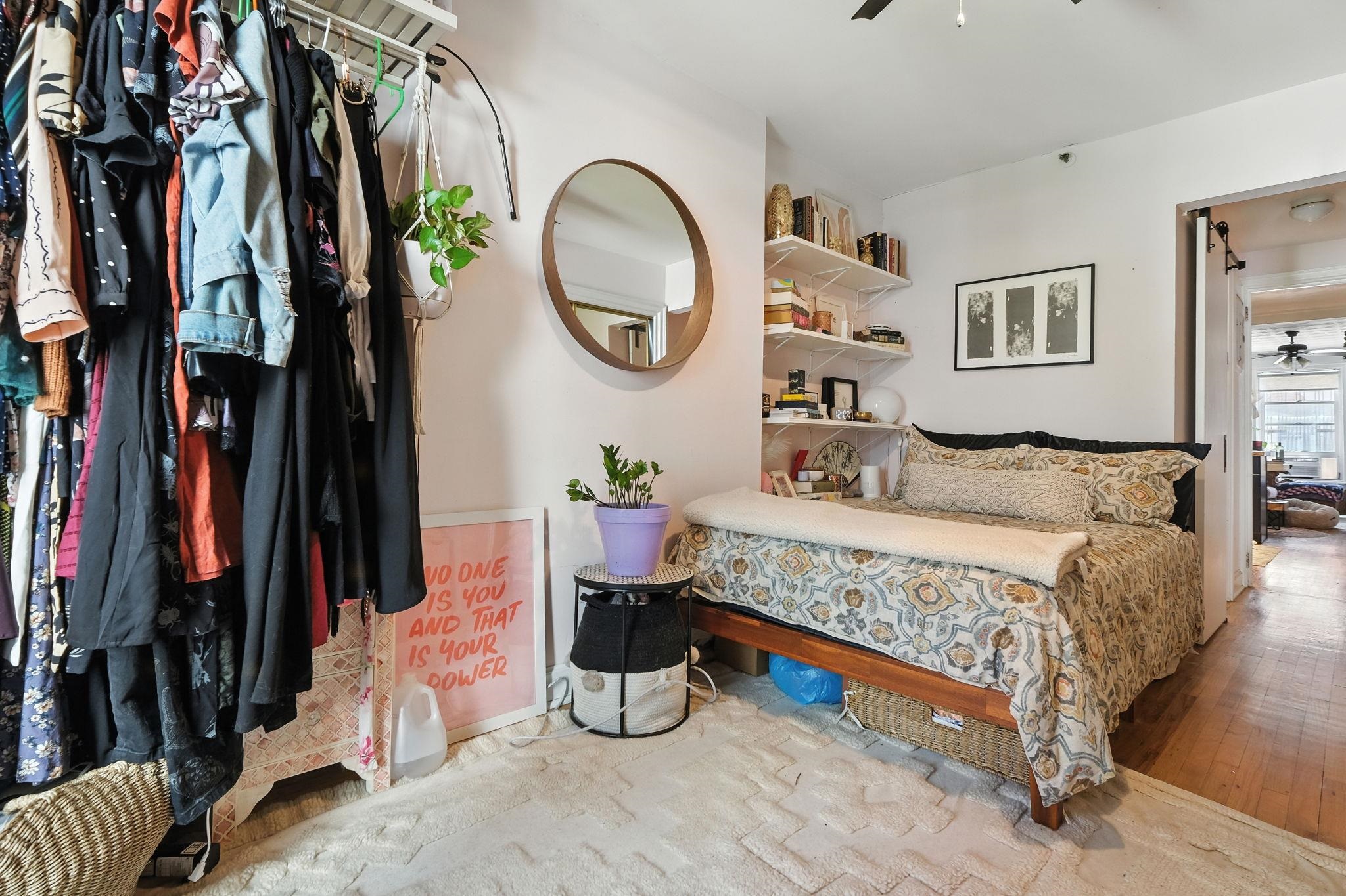 204 WILLOW AVE Unit: 1R