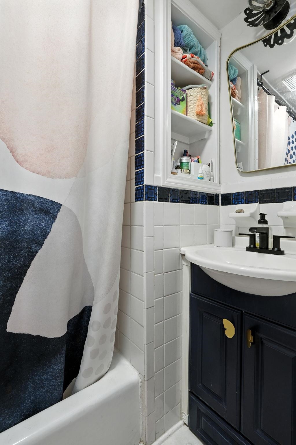 204 WILLOW AVE Unit: 1R