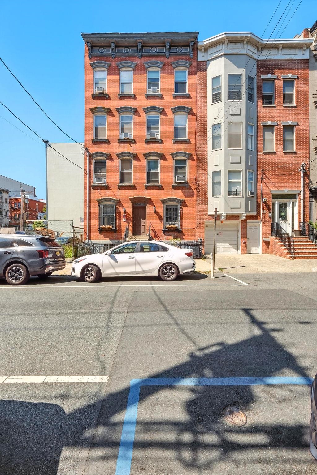 204 WILLOW AVE Unit: 1R