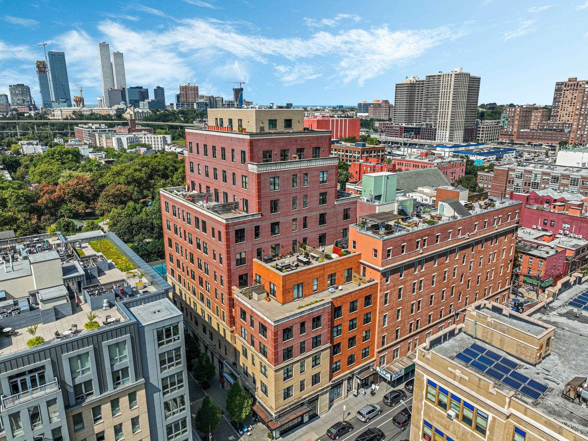 232 PAVONIA AVE Unit: 517