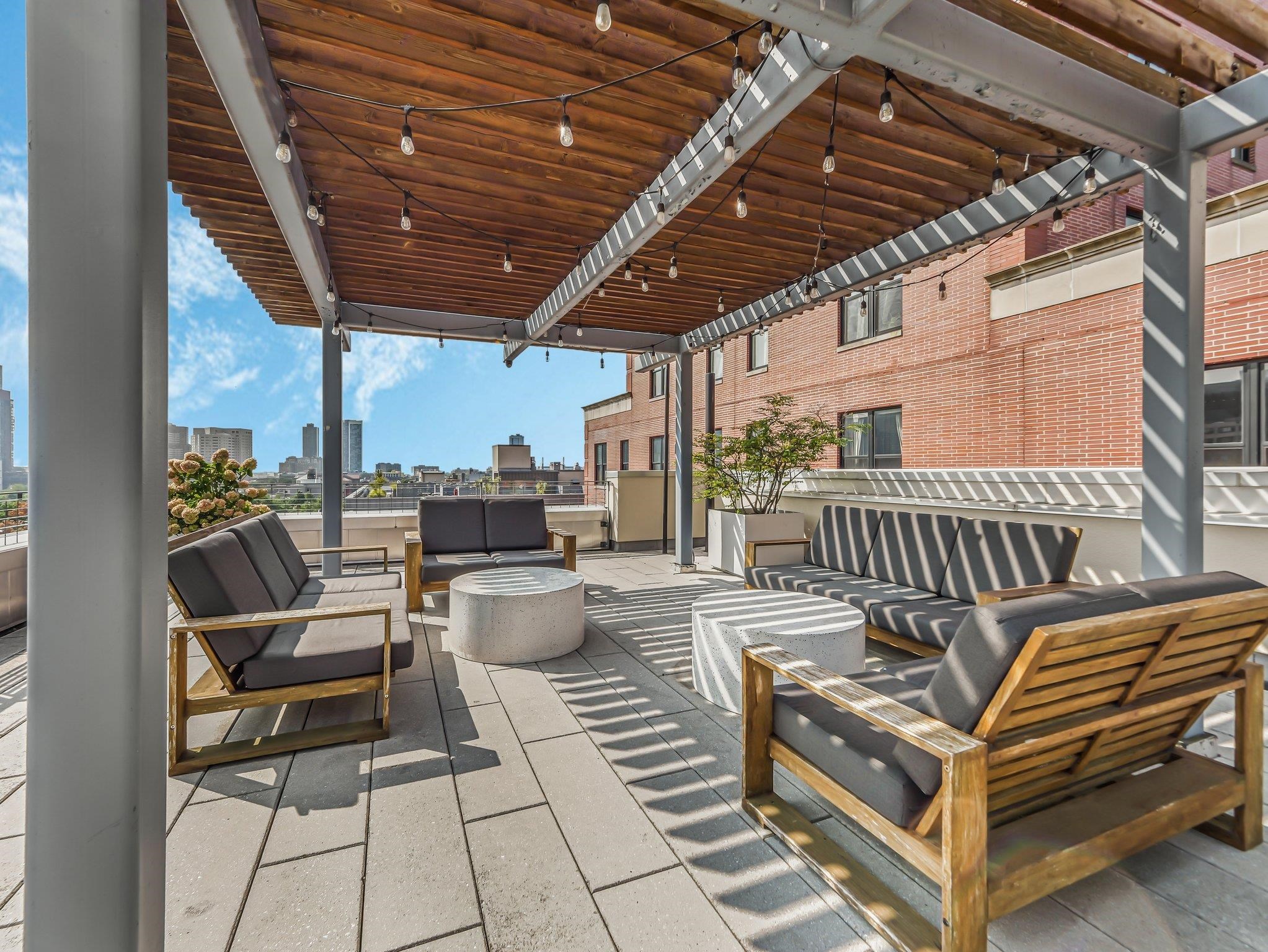 232 PAVONIA AVE Unit: 517