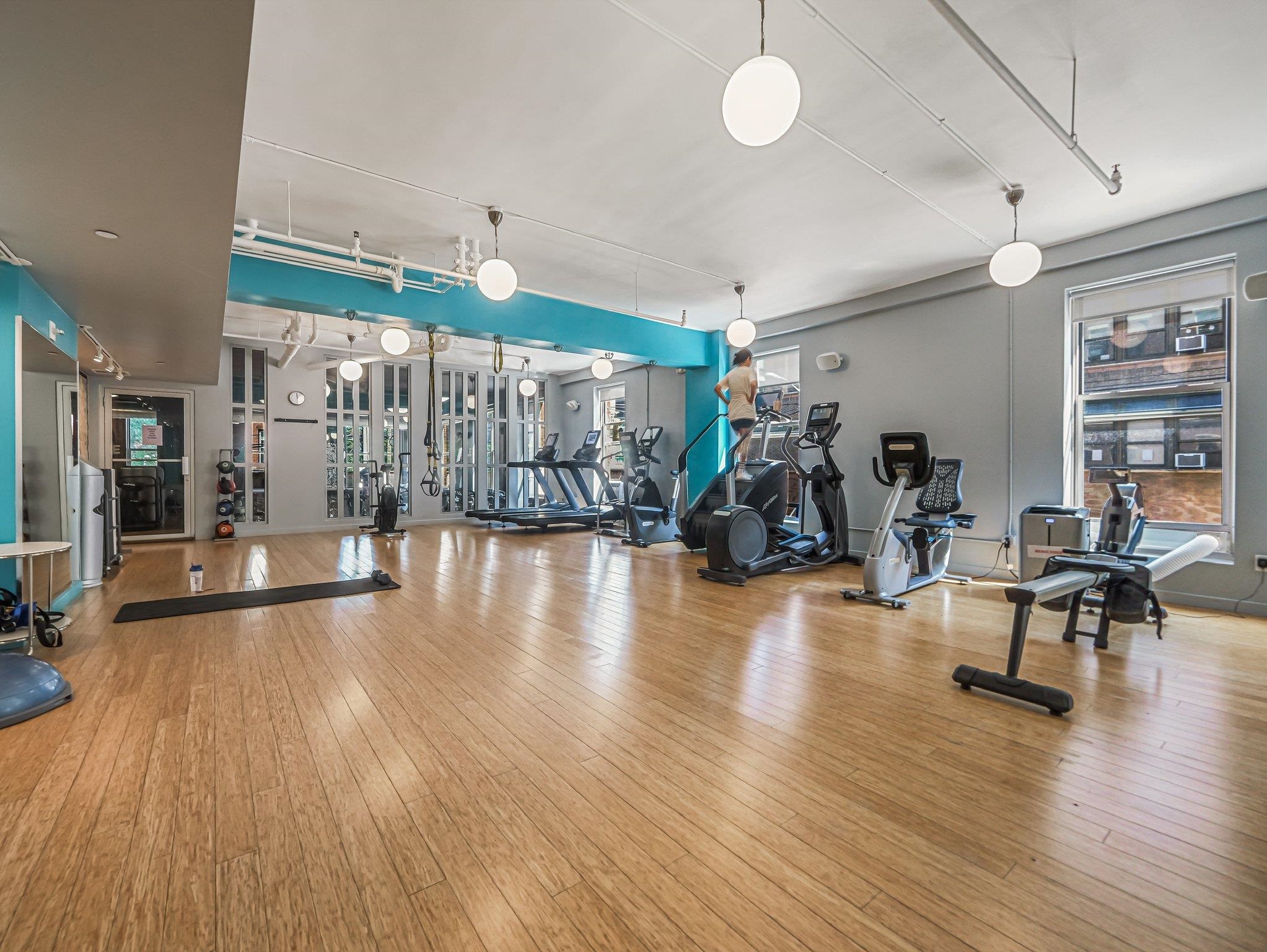 232 PAVONIA AVE Unit: 517