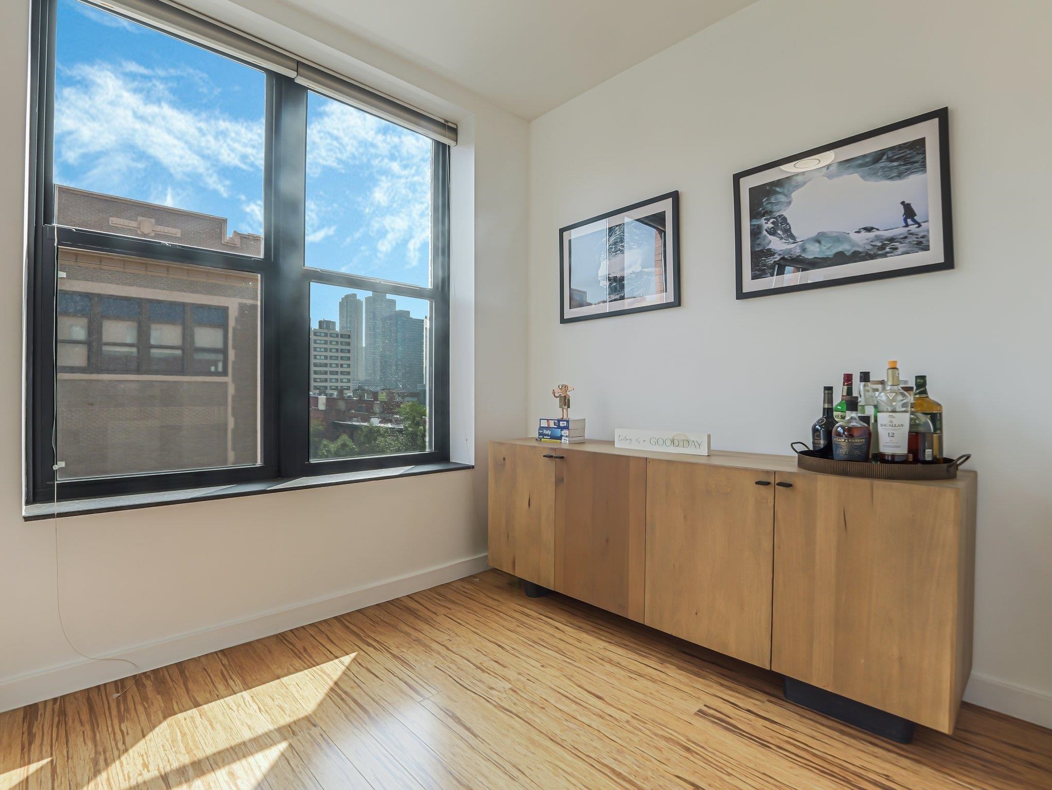 232 PAVONIA AVE Unit: 517