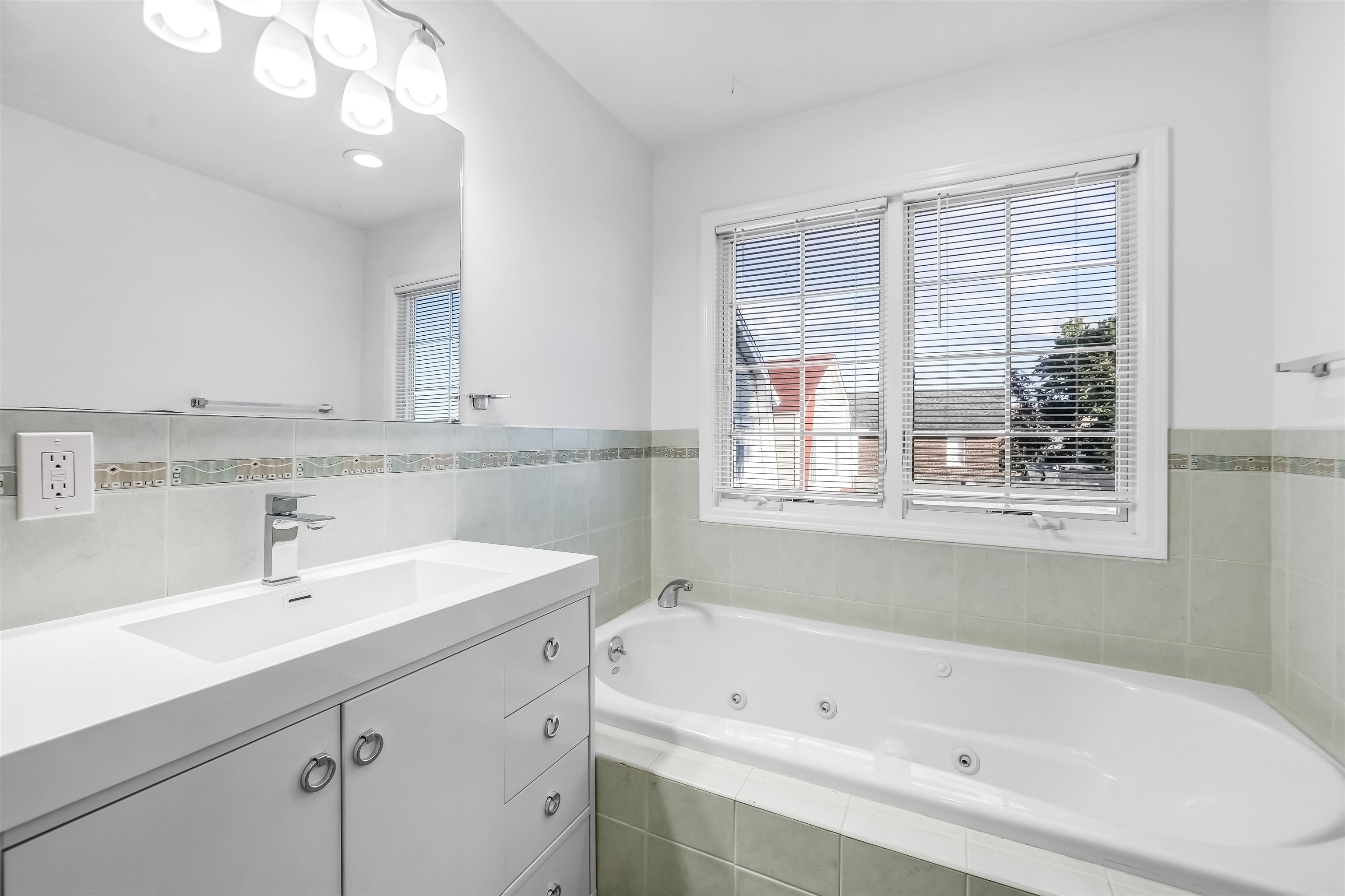 386A PARK AVE Unit: #A