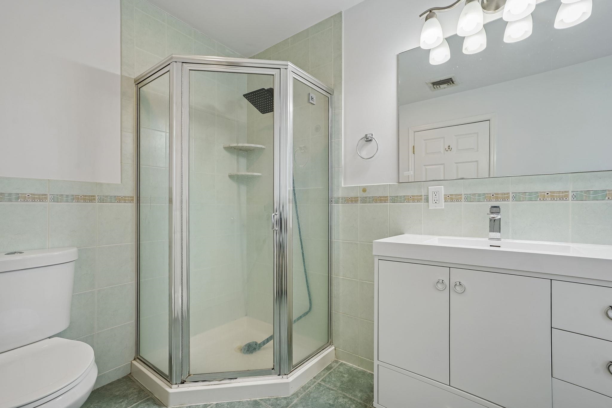 386A PARK AVE Unit: #A