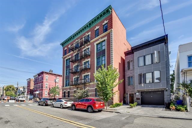 608 BRAMHALL AVE Unit: 1D/104