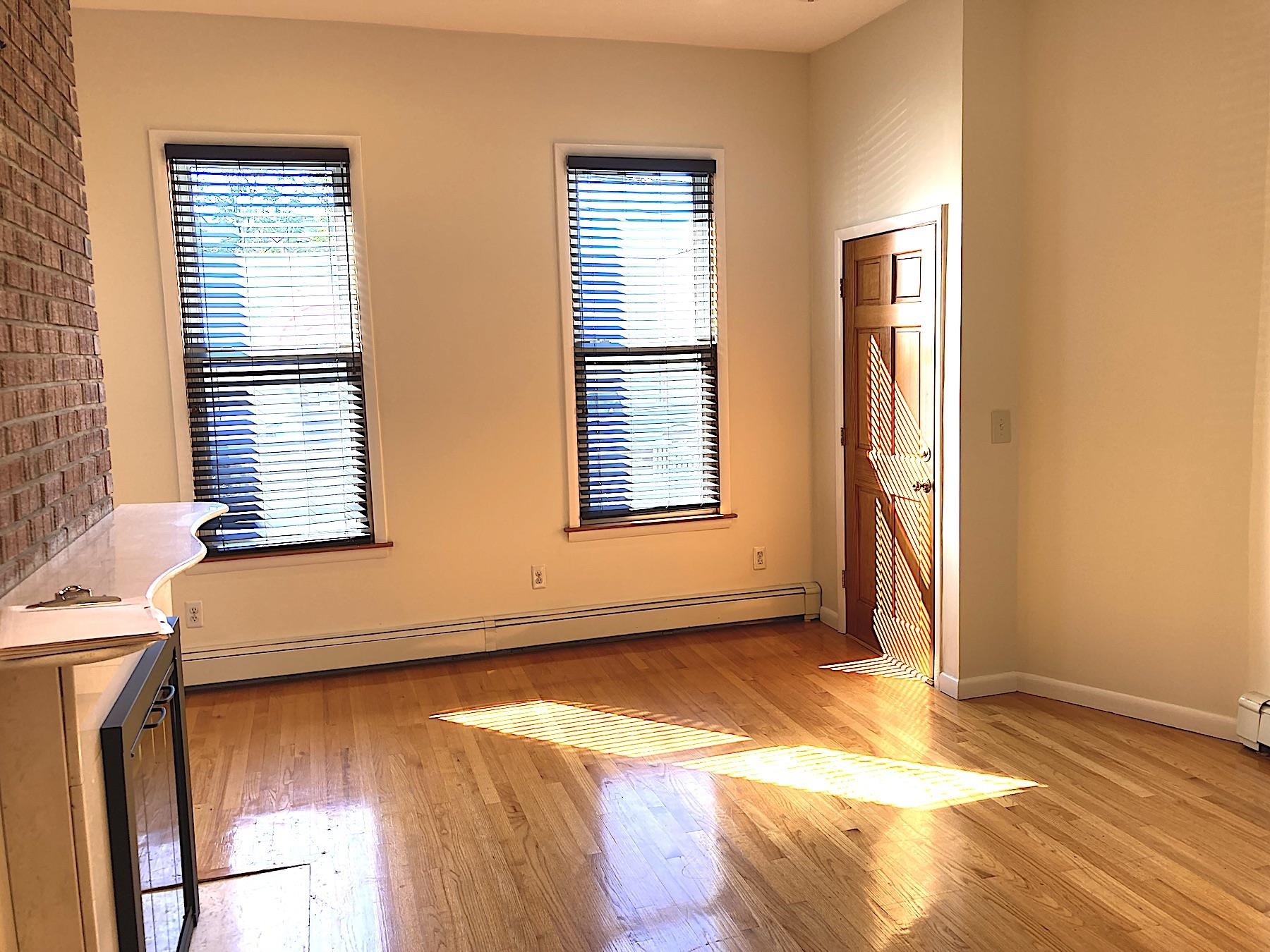 284 MAGNOLIA AVE Unit: 1