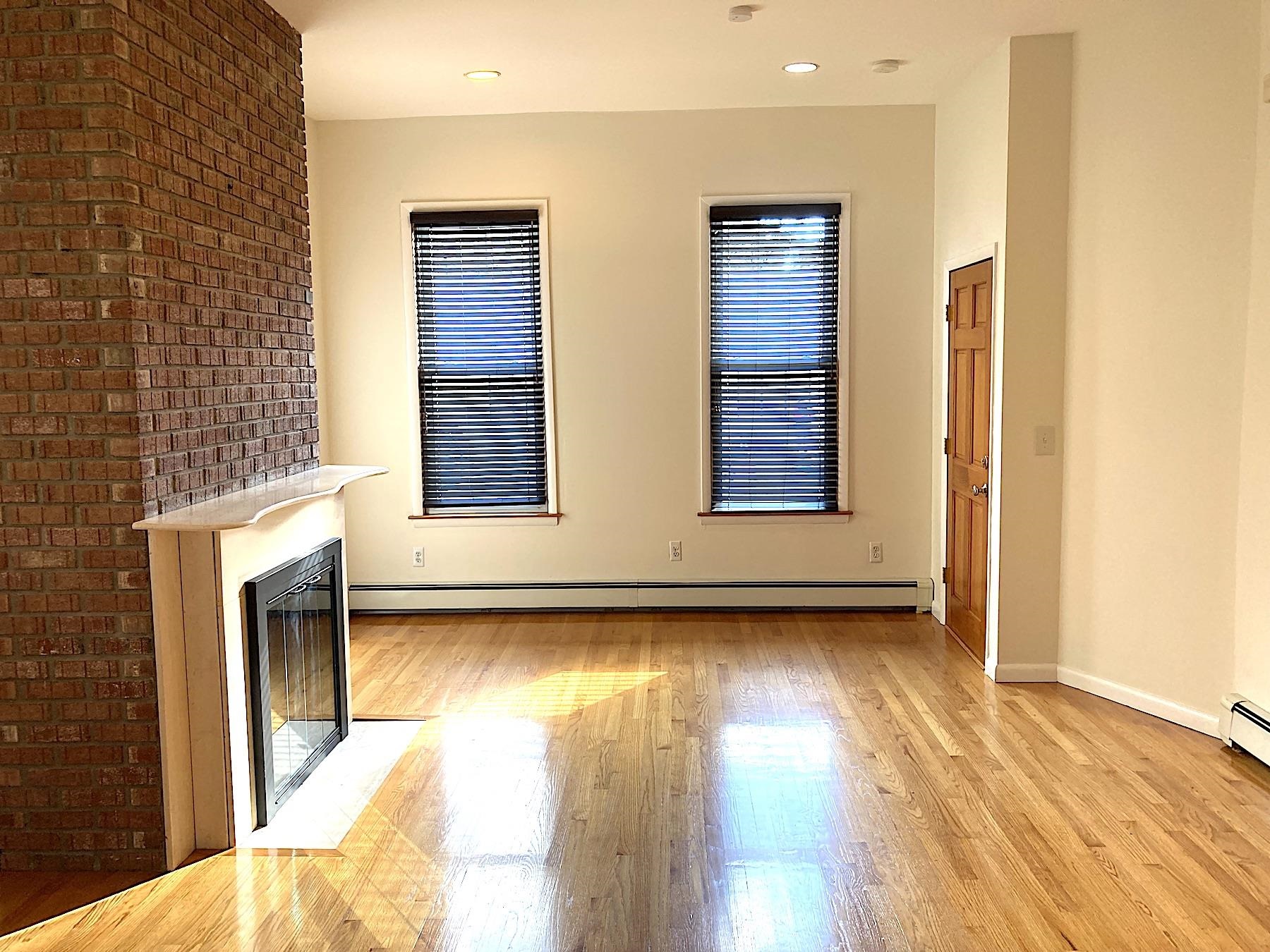 284 MAGNOLIA AVE Unit: 1