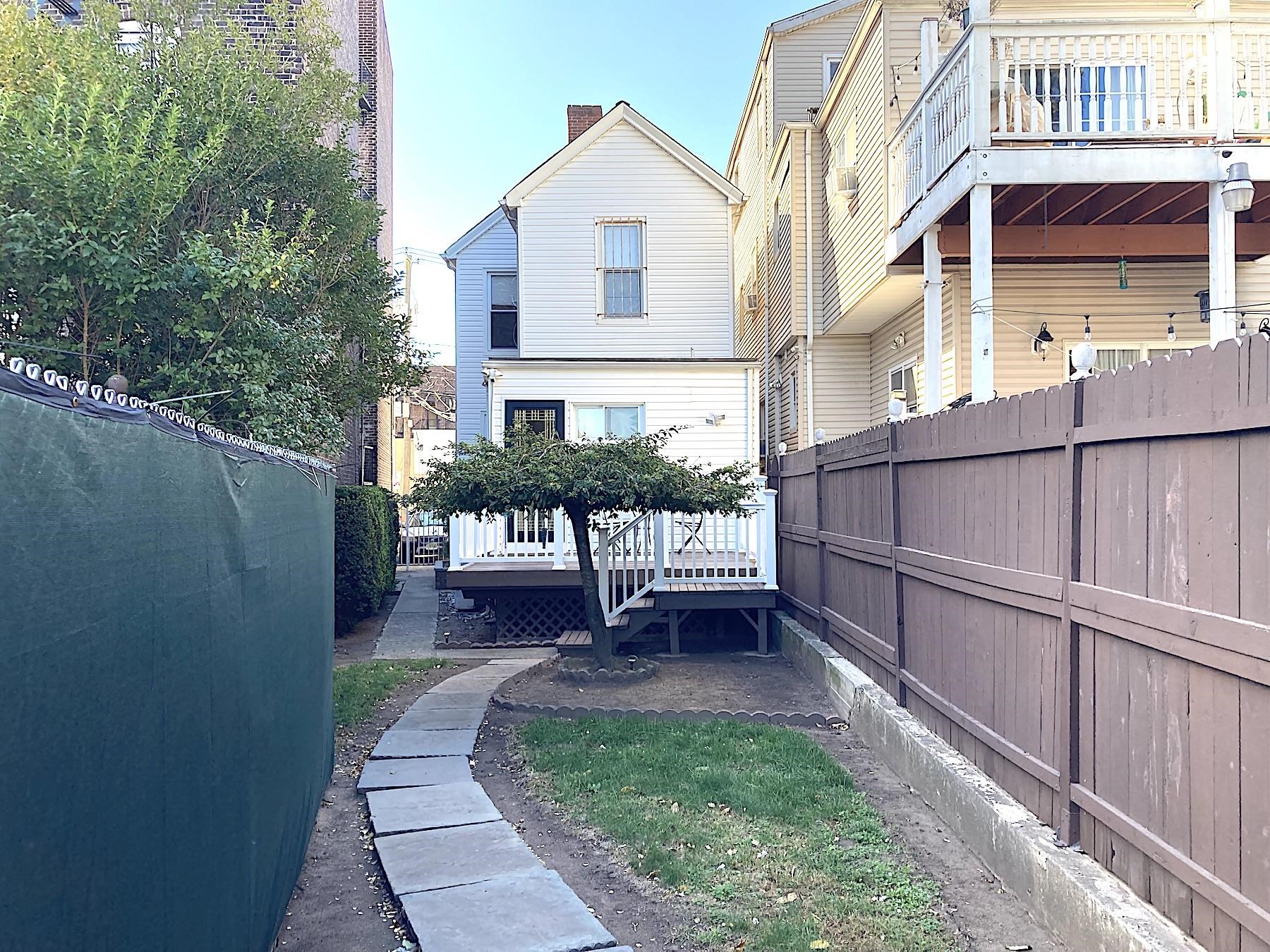 284 MAGNOLIA AVE Unit: 1