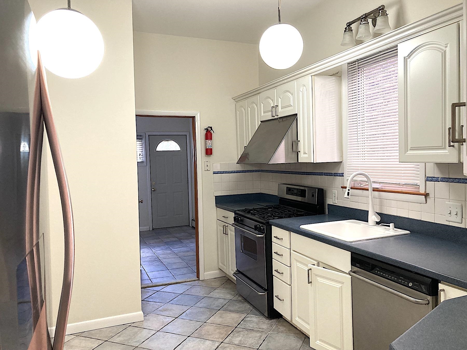 284 MAGNOLIA AVE Unit: 1