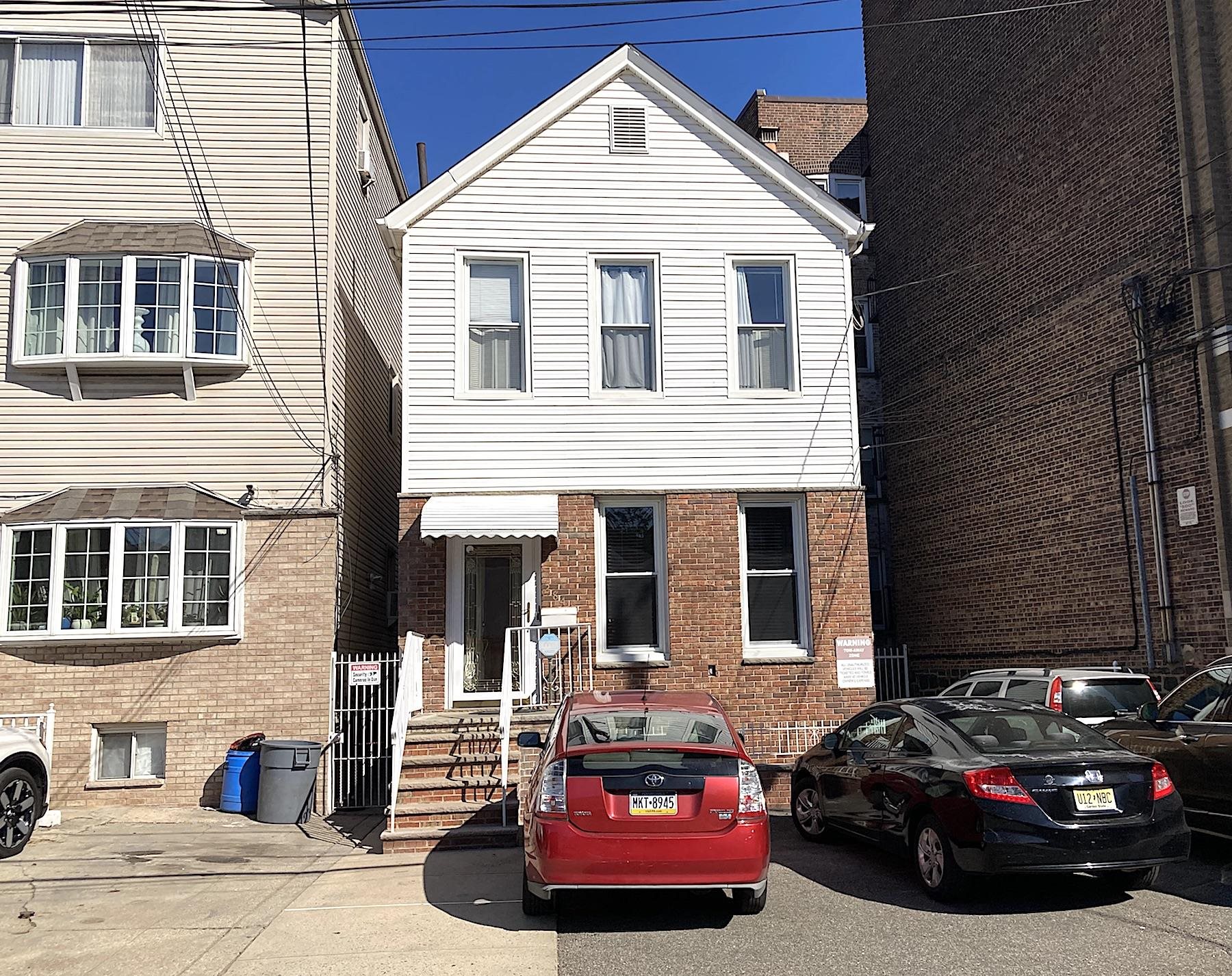 284 MAGNOLIA AVE Unit: 1