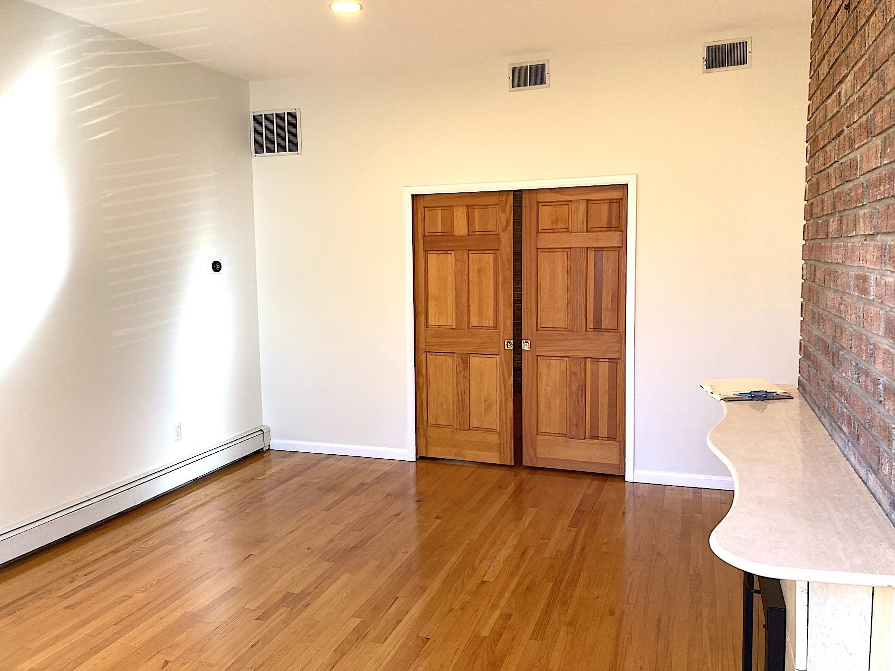 284 MAGNOLIA AVE Unit: 1