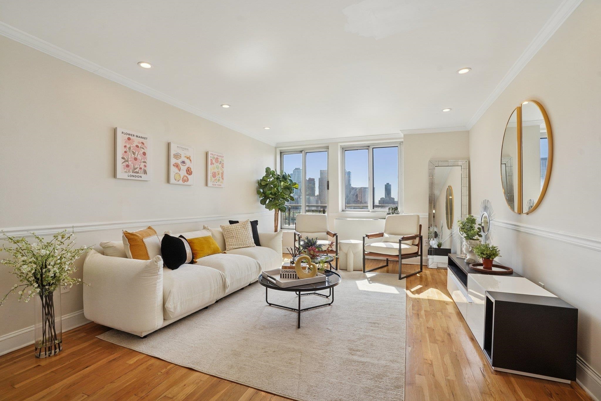 205 10TH ST Unit: 8W