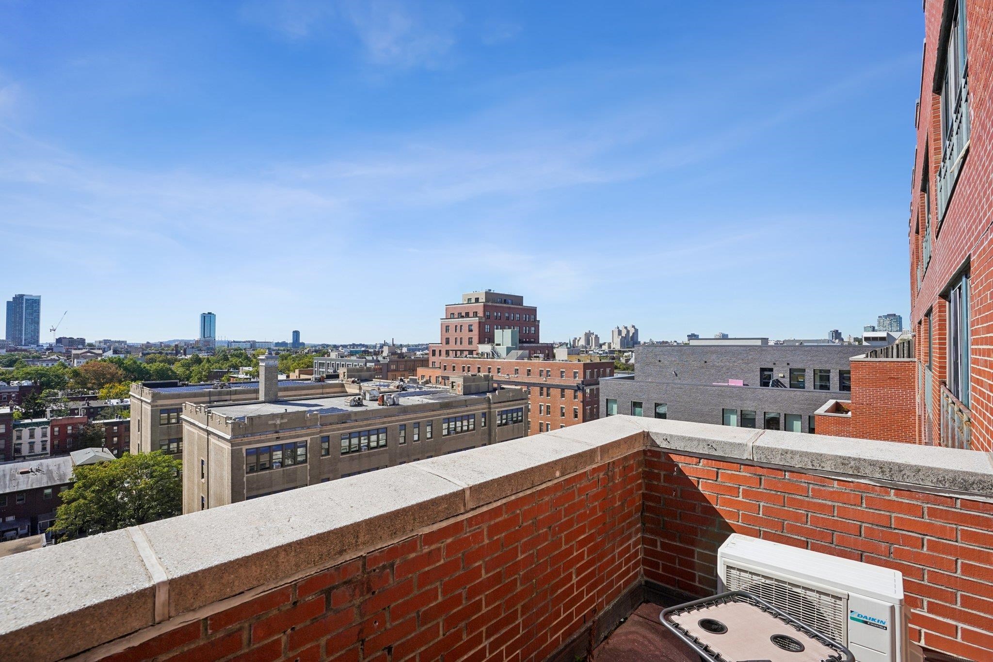 205 10TH ST Unit: 8W