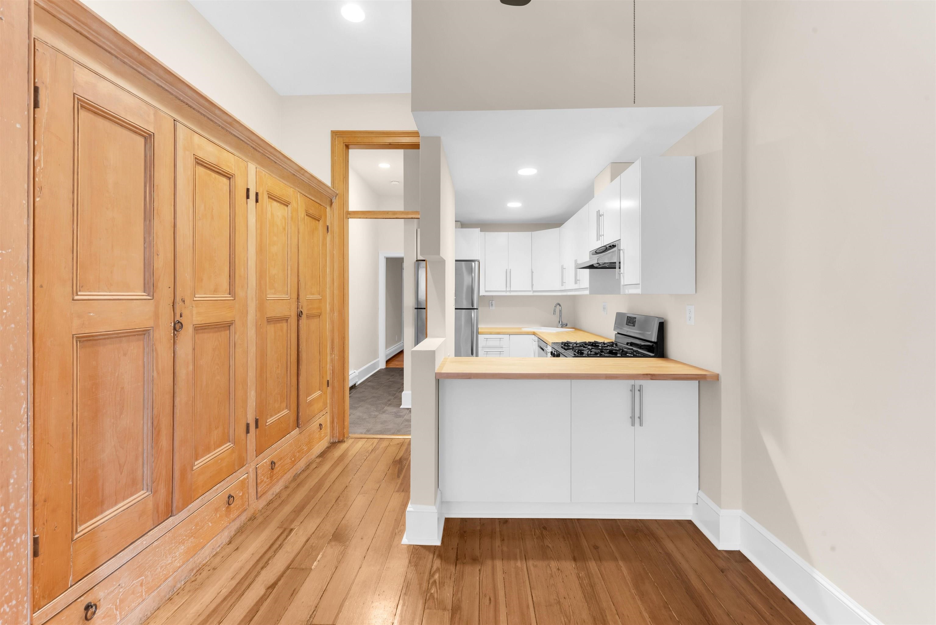 299 8TH ST Unit: 1R