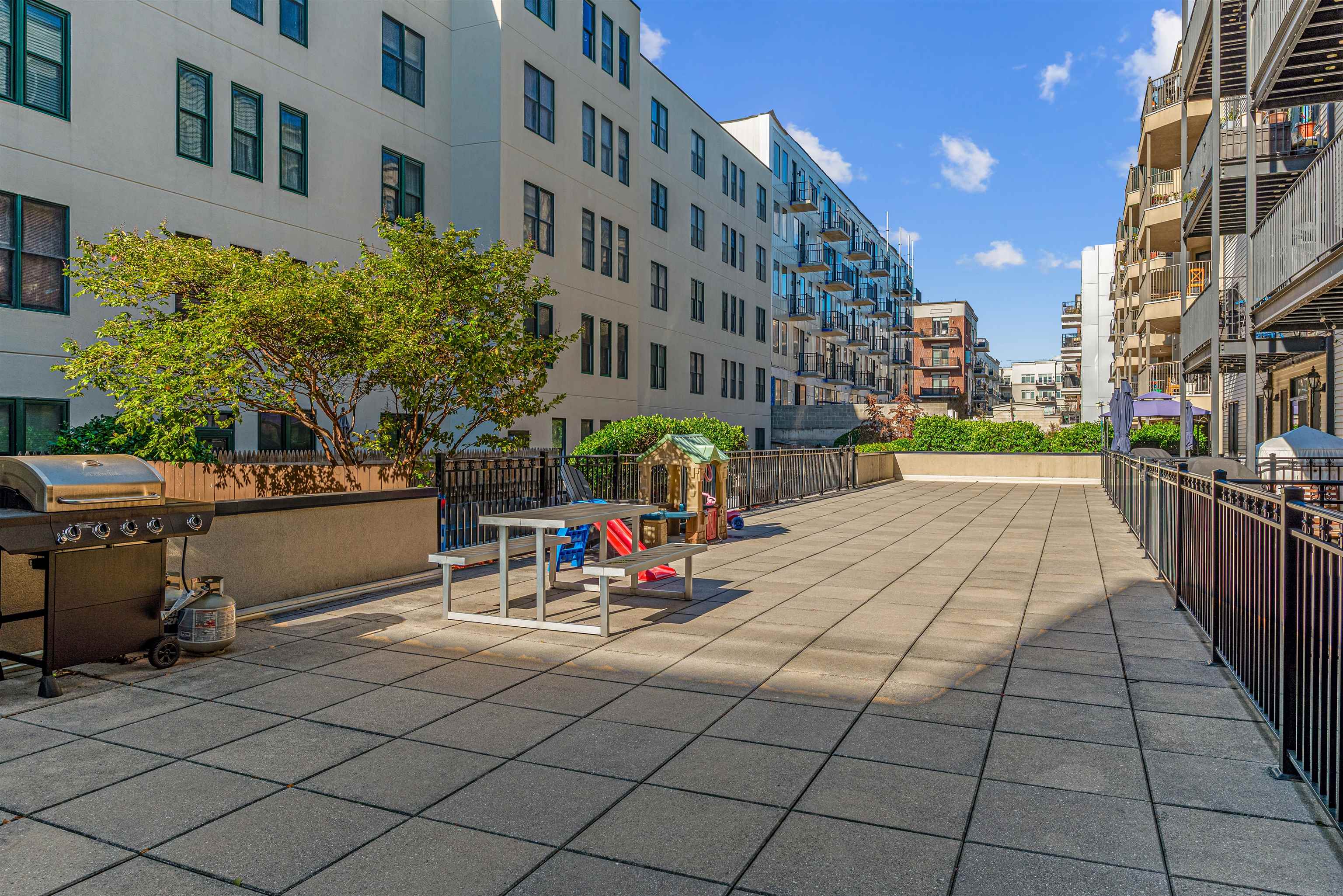 915 MADISON ST Unit: 5B